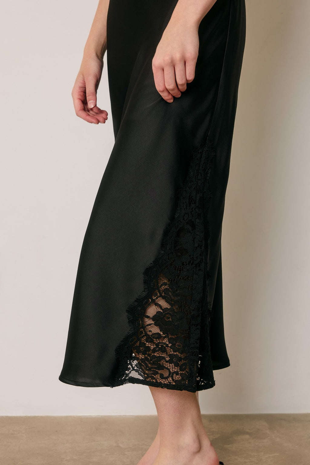 Sleeveless Delicate Lace Midi Dress Black