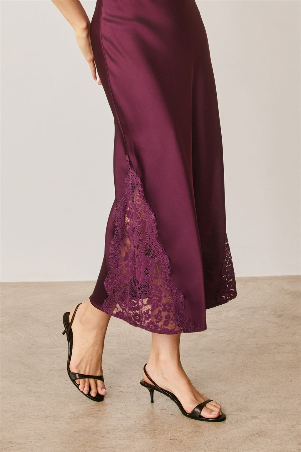 Sleeveless Delicate Lace Midi Dress Plum