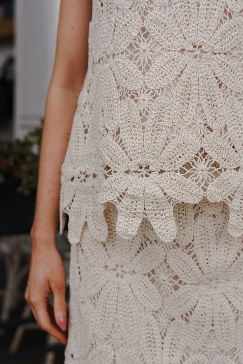  Sleeveless Floral Crochet Scalloped Top Cream